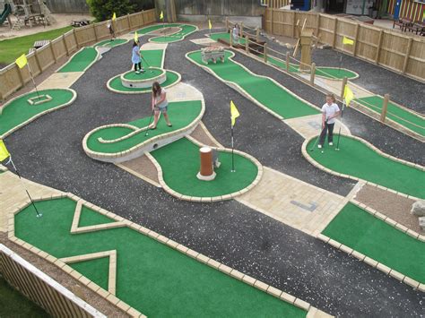 backyard miniature golf course designs.